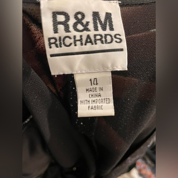 R&M Richards Black and Silver Blazer with Tailored Silhouette - Picture 3 of 4